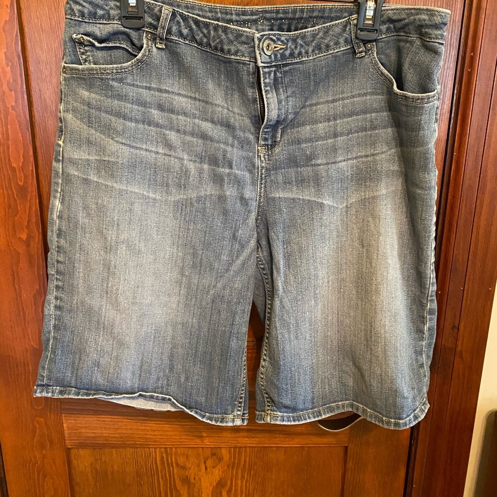 Simply Vera Bermuda Shorts